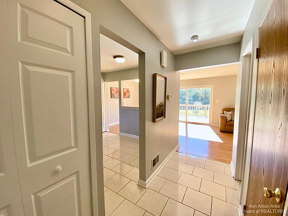 5th image of 44559 Savery Dr
