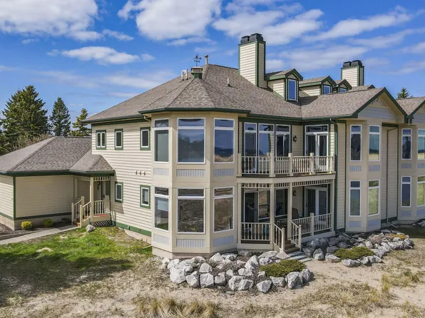 332 Lakeshore Dr, Manistee, MI 49660