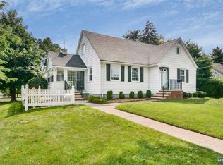 683 Ridgewood Rd, Oradell, NJ 07649