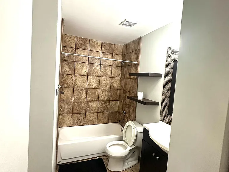 4901 Ravens Crest Dr — Photo 13