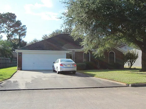 2907 Willow Creek Dr, El Campo, TX 77437