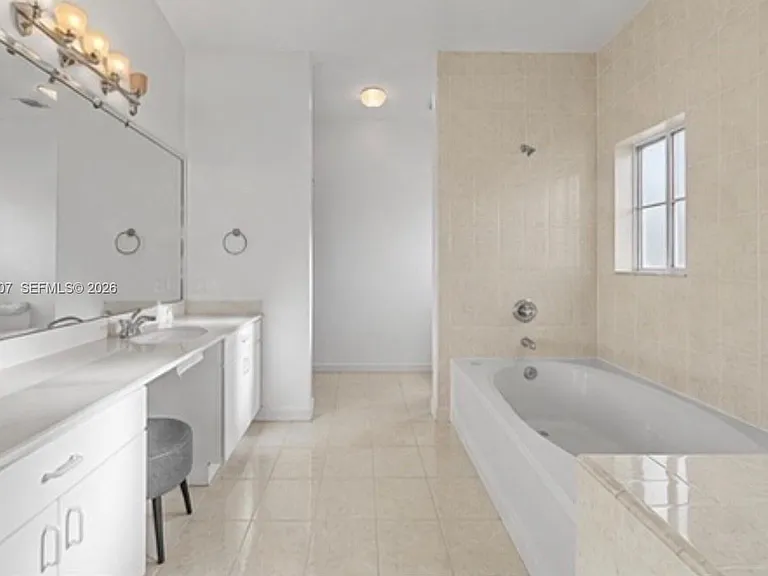 2601 NE 42nd Ave — Photo 10