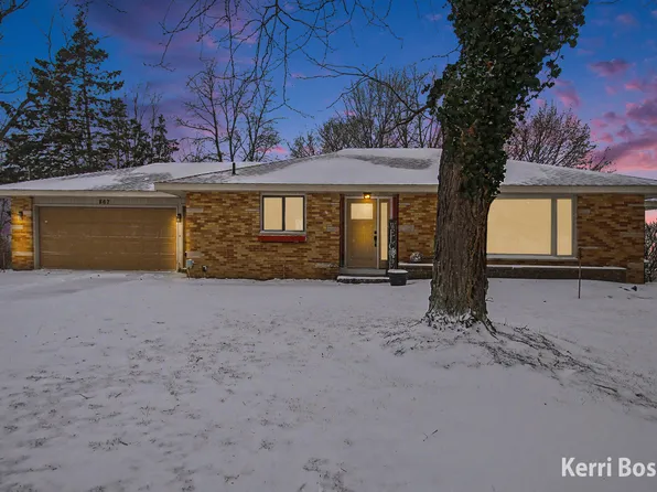 867 Paw Paw Dr, Holland, MI 49423