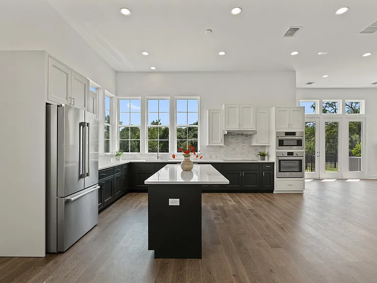 4503 Grassland Dr — Photo 2