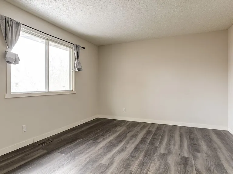 5612 51st Ave #11 — Photo 5