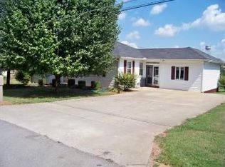 104 2nd Ave S, Decherd, TN 37324