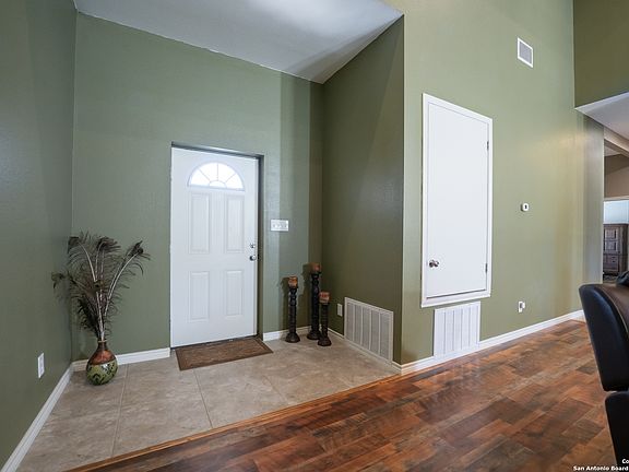 4th image of 319 Remington Dr