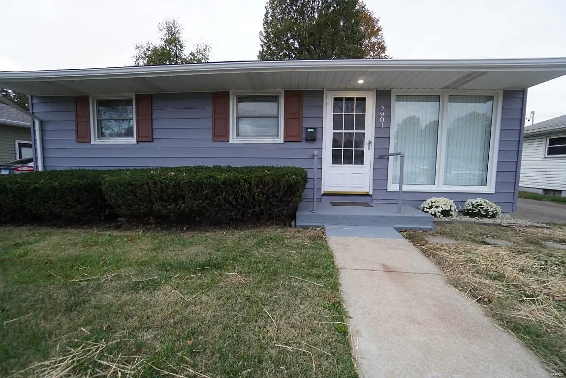 2901 Fortune Dr photo 1