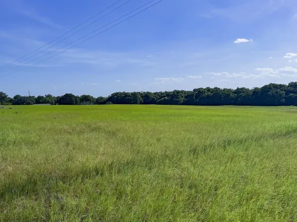 1 Old McMahan Rd, Lockhart, TX 78644