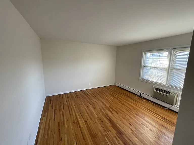 249 N Middletown Rd — Photo 18