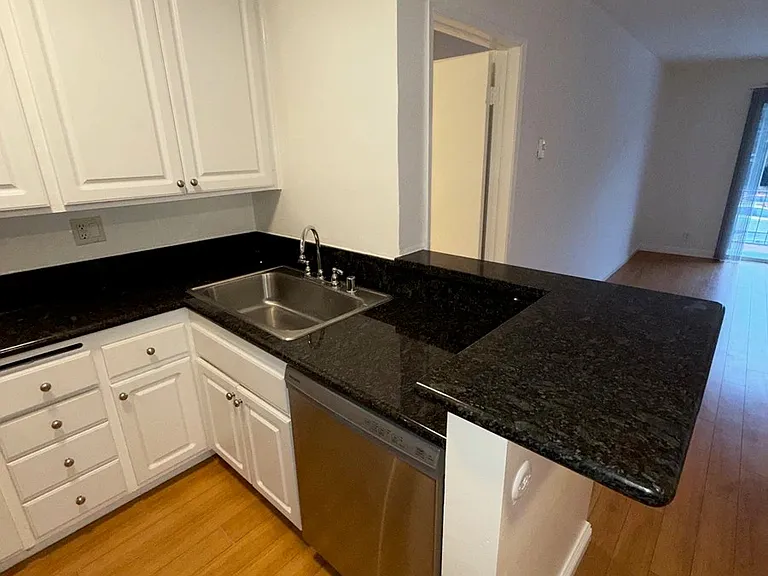 10760 Rose Ave. — Photo 8