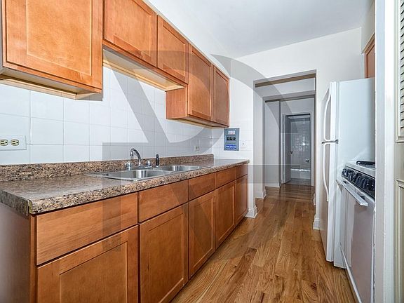 2nd image of 510 W Briar Pl #510205