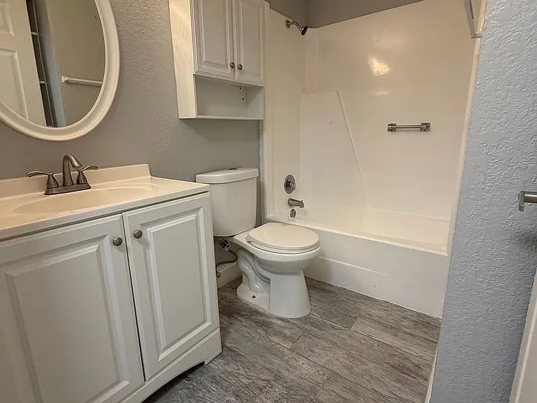 Strawberry Place Apartments — Photo 19