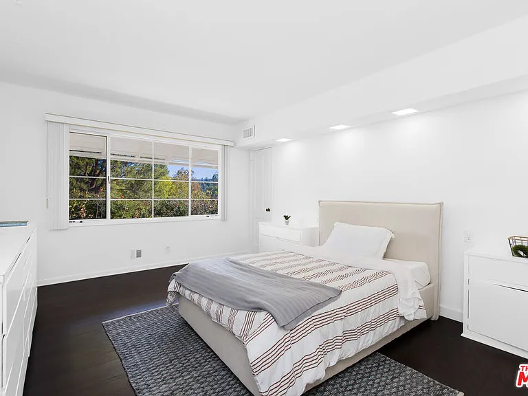 19471 Rosita St — Photo 17