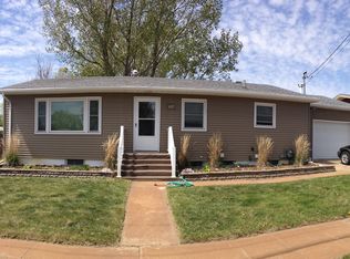 927 Sims St, Dickinson, ND 58601