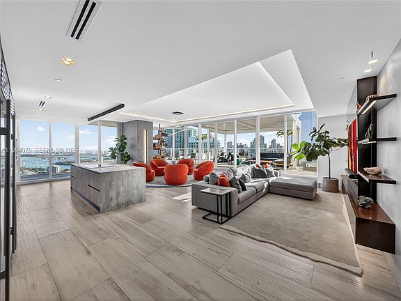 3rd image of 2020 N Bayshore Dr #Ph4104