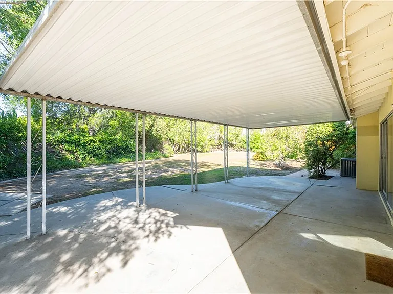 11761 Encino Ave — Photo 37