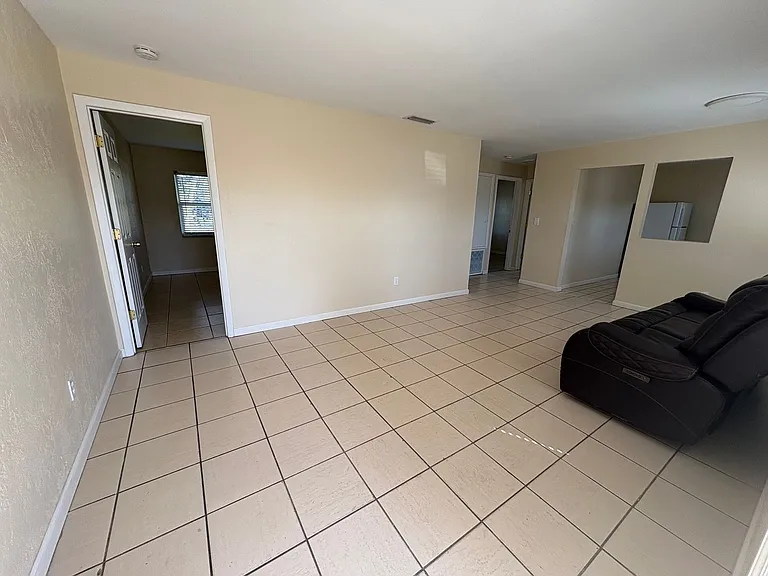 Mango Ave — Photo 3