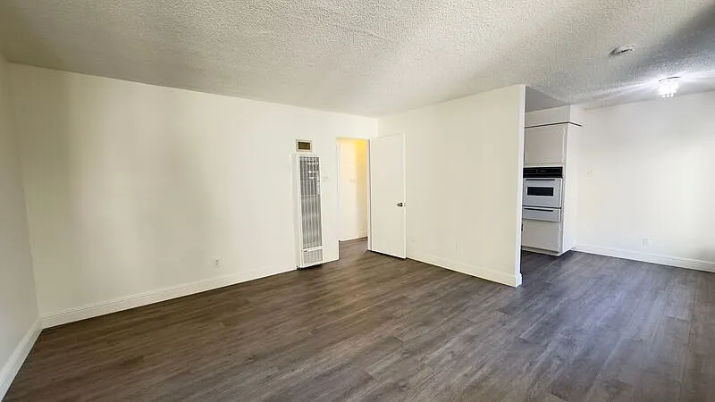 1 bed, 1.0 bath, 607 sqft, $1,920 — Photo 3
