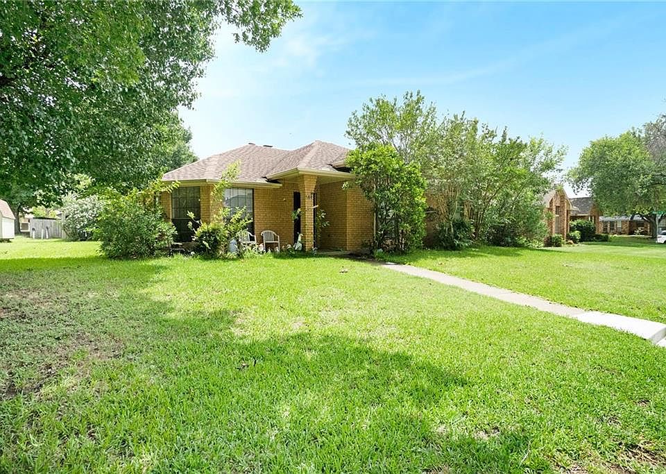 1st image of 102 Indian Trace Ln