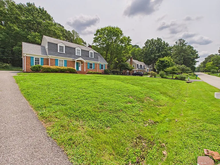 1519 Chauncey Ln — Photo 4