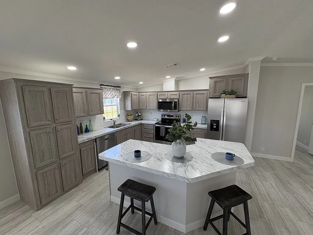3 bed, 2.0 bath, 1353 sqft, $1,399 — Photo 2