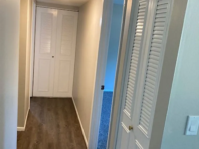 Hollow Hills Apartments — Photo 58