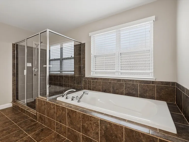 1114 Wales Dr — Photo 10