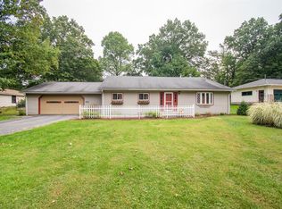 1889 Richardson Dr, Hubbard, OH 44425