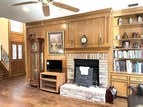 Natural floors and walls