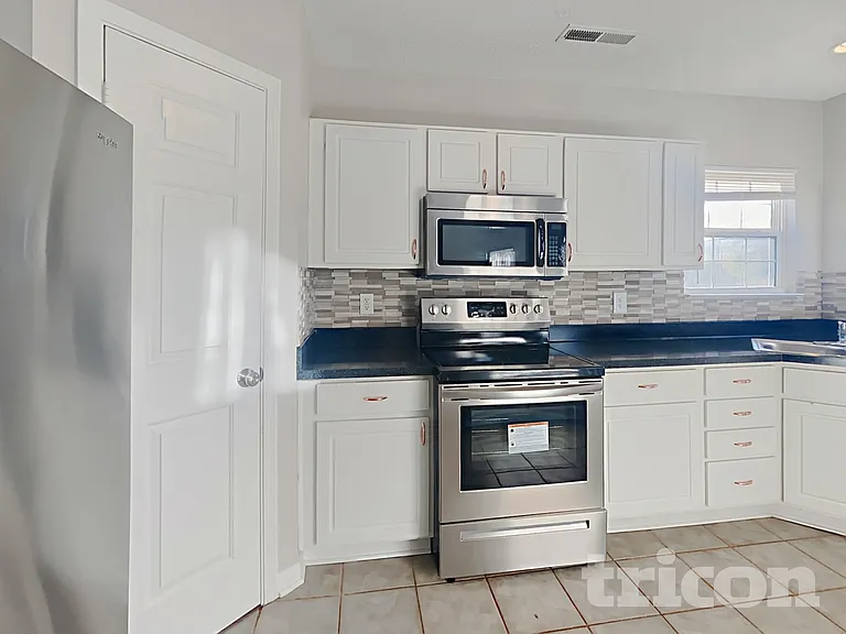 1325 Yellowstone Cir — Photo 4