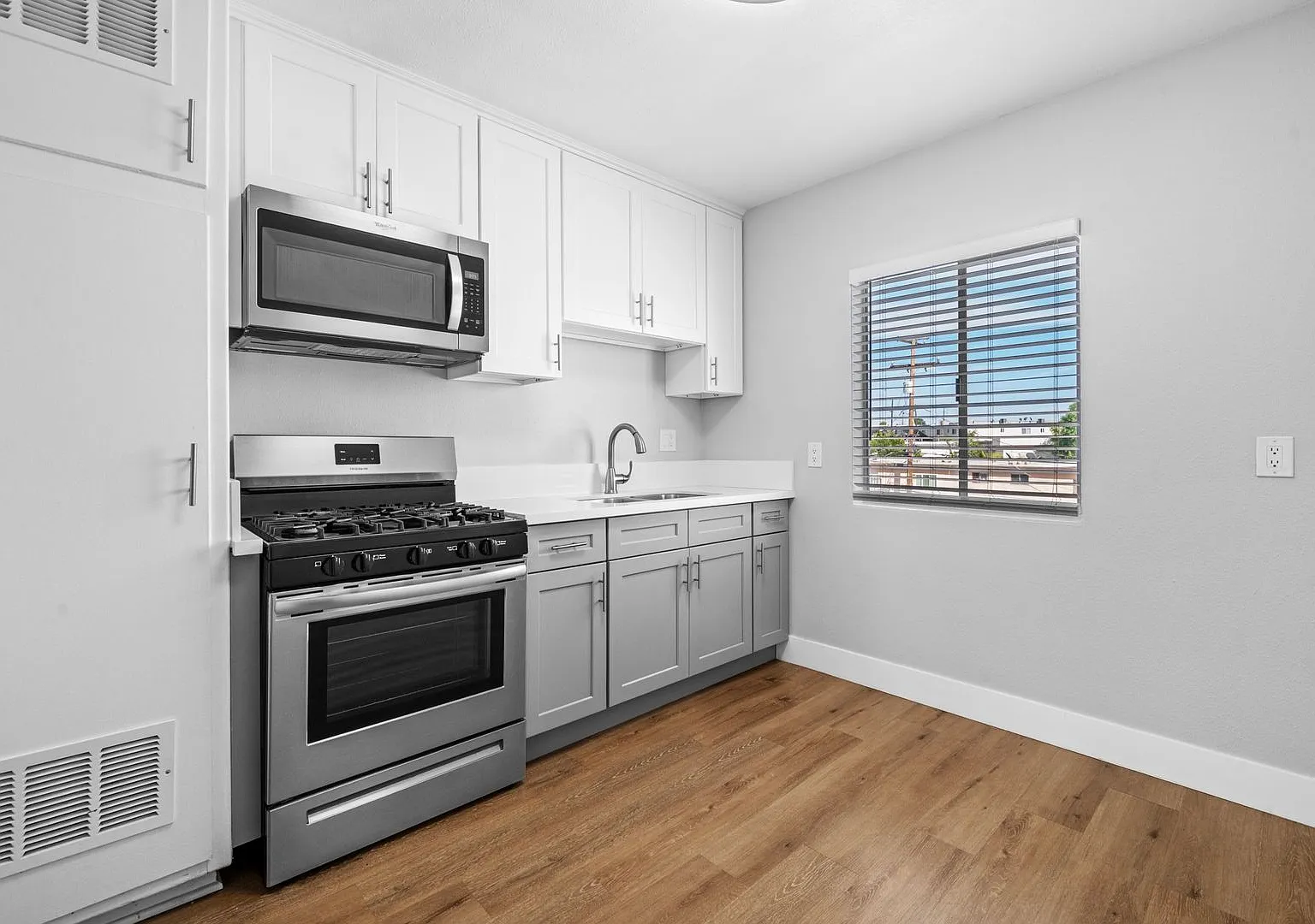 Colima Apartments — Photo 3