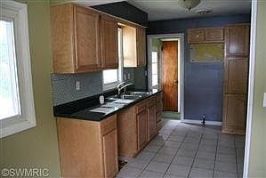 5th image of 904 Avondale Dr