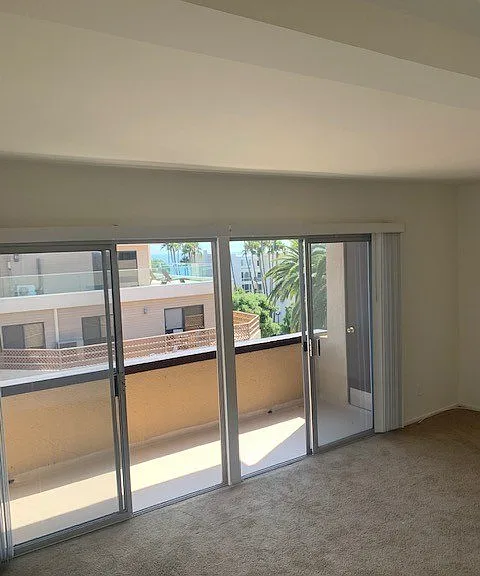 Seaview Apartments — Photo 18