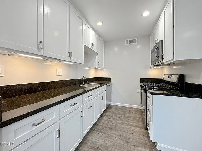 605 N Los Robles Ave #4 — Photo 2