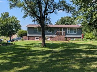 19950 Parallel Rd, Tonganoxie, KS 66086