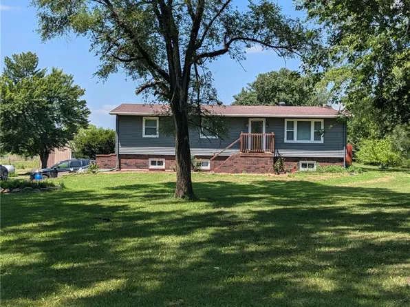 19950 Parallel Rd, Tonganoxie, KS 66086