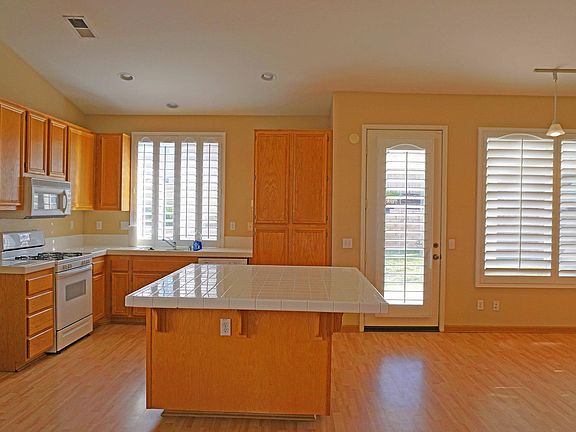 3rd image of 3725 Gunnison Cir