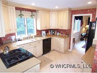 4th image of 1205 Red Oak Dr