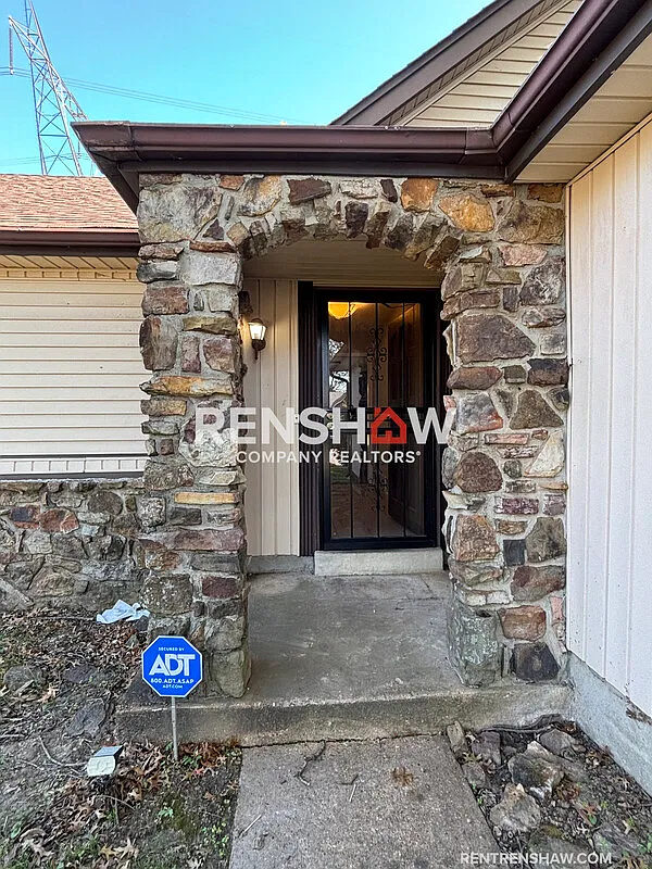 3 bed, 2.0 bath, 1330 sqft, $1,500 — Photo 2