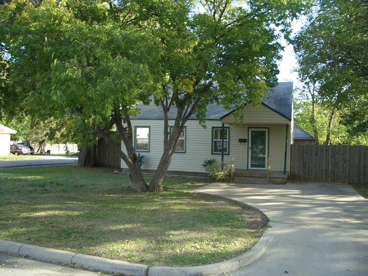 1st image of 2101 Fort Worth St #A