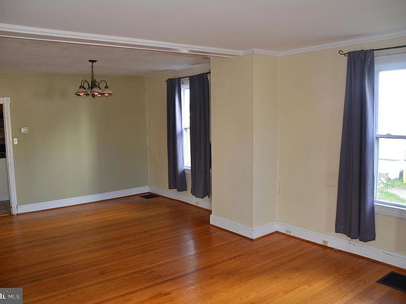 5th image of 2514 Maple Ave