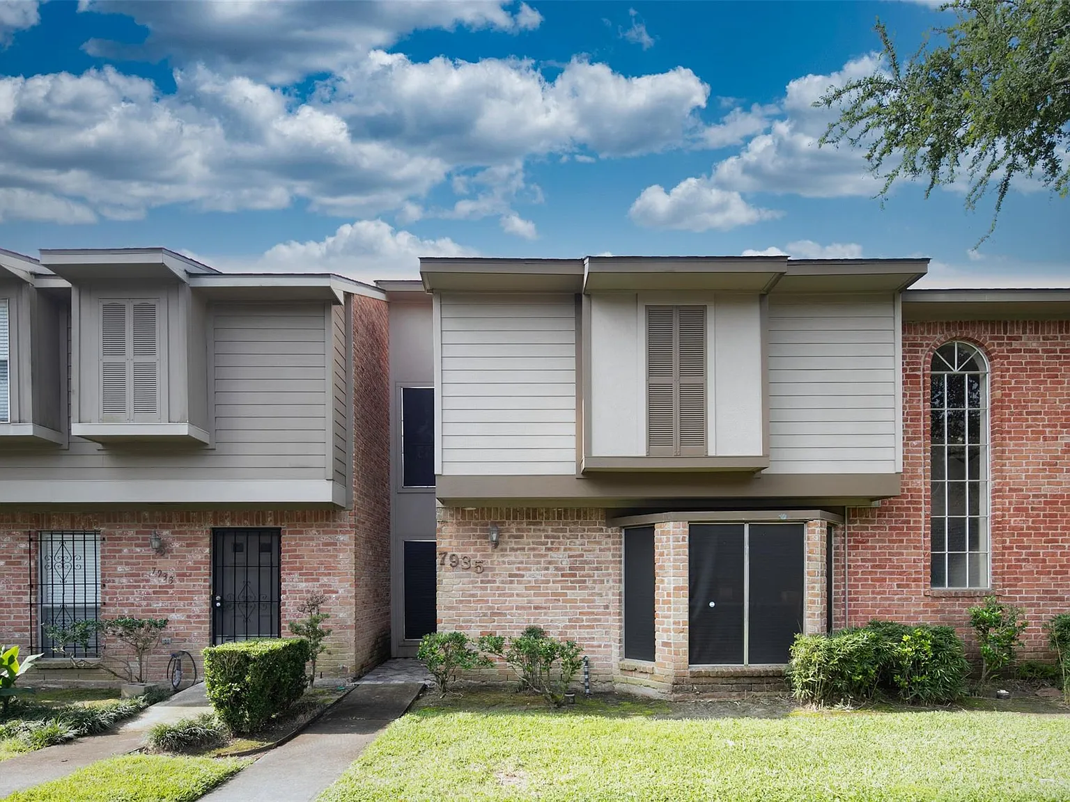 3 bed, 2.5 bath, 1808 sqft, $1,790 — Photo 1