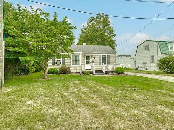 3rd image of 233 Fair St