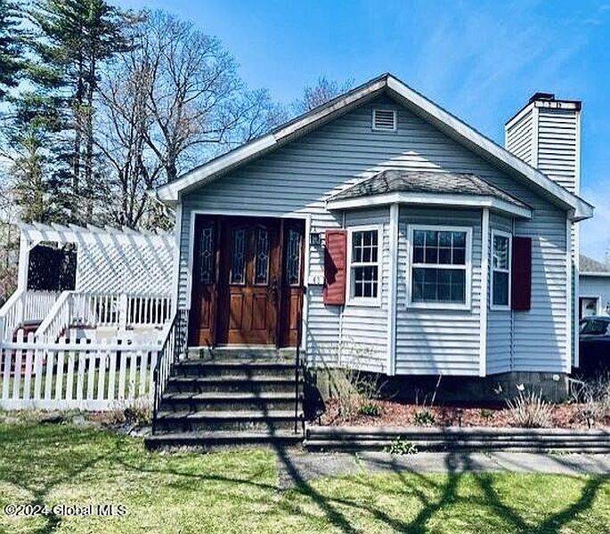 2nd image of 43 Van Heusen St