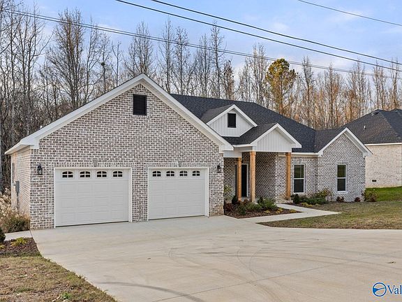 2nd image of 450 Horseshoe Hills Rd
