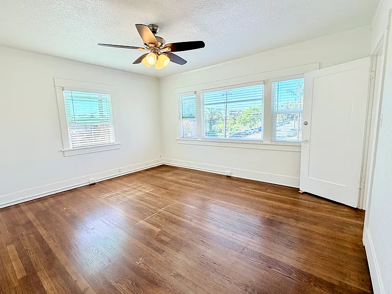 143 W Ivy St — Photo 15