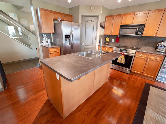5th image of 5420 162b Ave NW