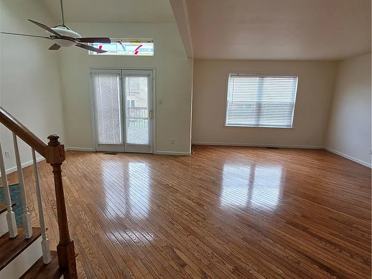 325 Oxford Pl #325 — Photo 4