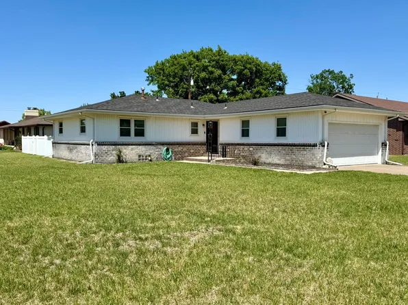 3736 23rd St, Great Bend, KS 67530